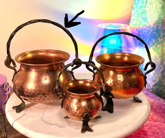 Stunning Vintage 1970s French Copper Cauldron with Cast Iron Handle- comes with ingredients and instructions for Cauldron Connection Spell✨ (Copy)